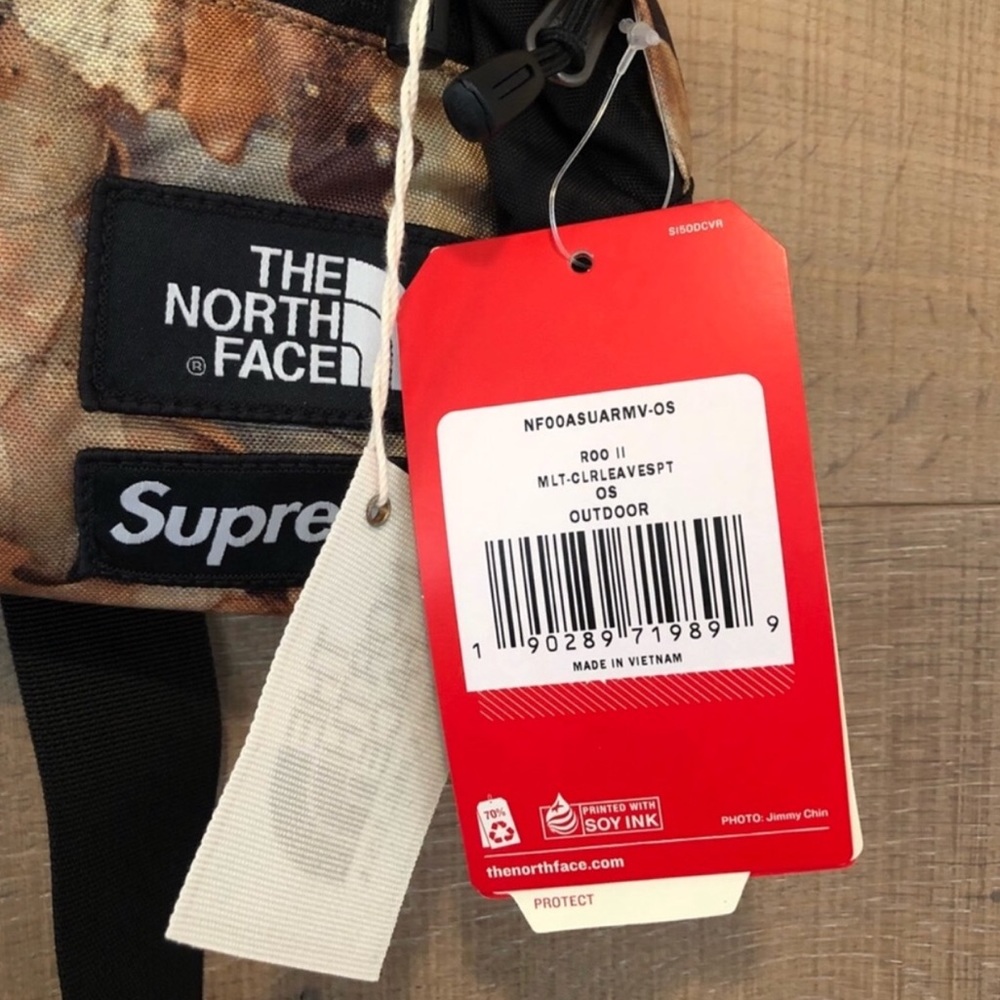 The North Face x Supreme The Roo II - Picture 3 of 7
